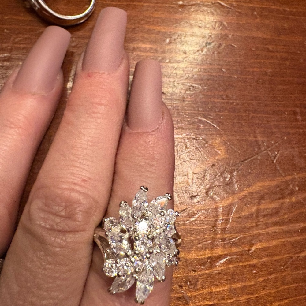 Domonique sterling Silver Floral Ring. Size 7